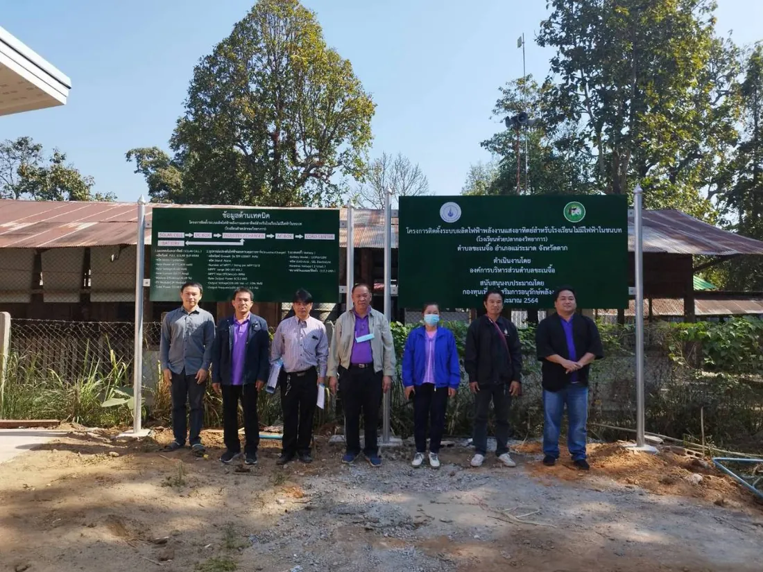 ทีมงานวิศวกรและช่างติดตั้งของ SolarCare PRO ที่หน้าโครงการ